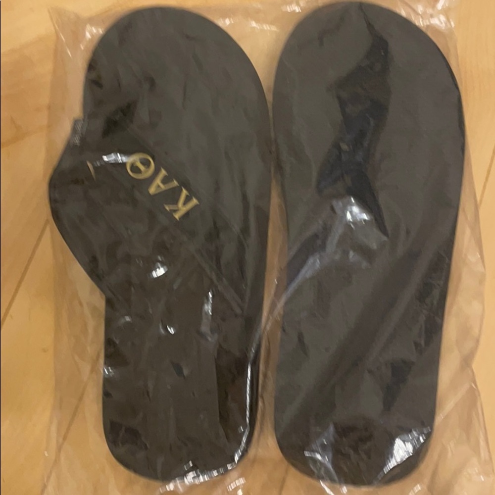 NWT Neet feet Kappa Alph Theta flip flops size m/L